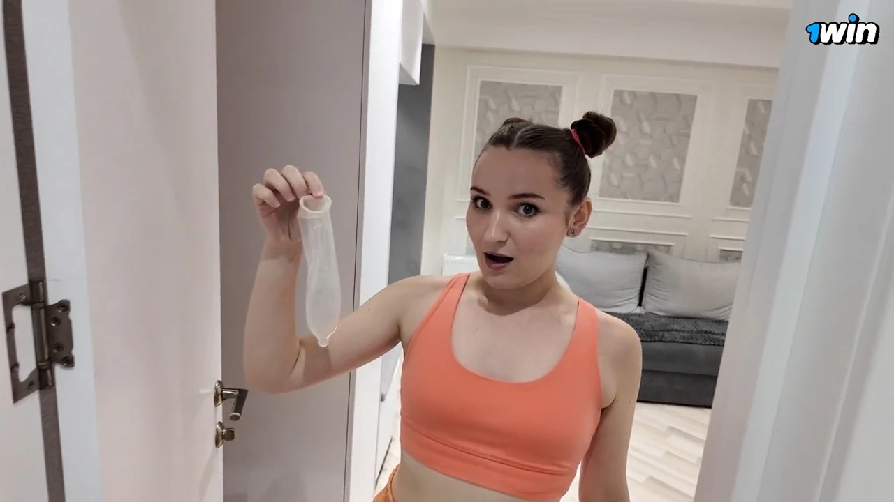 Сестрёнка, с кем ты только что ебалась? А мне презерватив не достался? 🙊