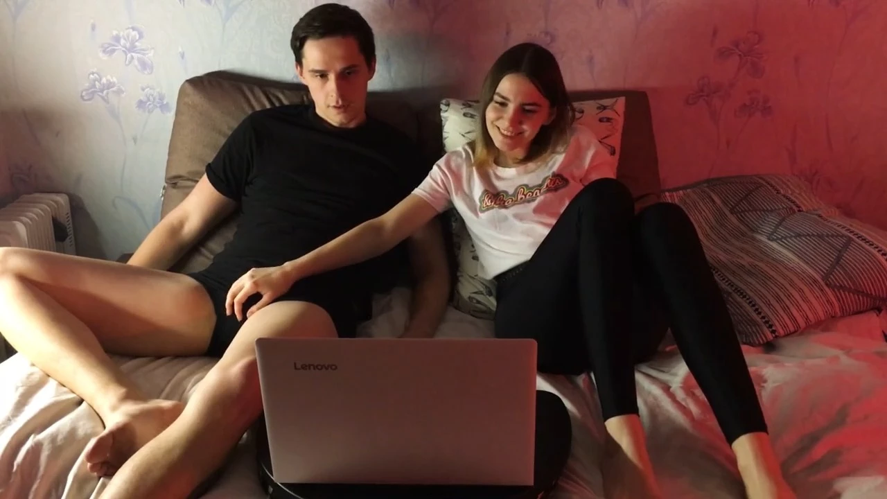 От скучного кино к горячим играм: сама иду на контакт! 🎥🔞