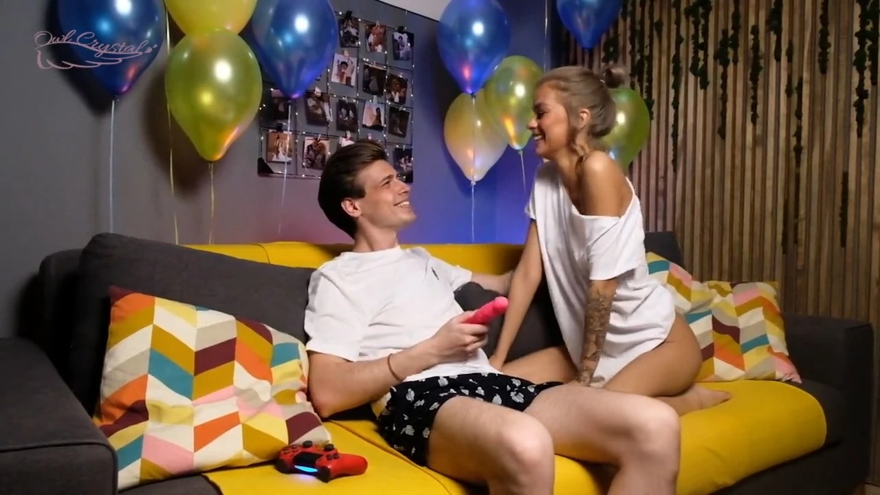 День рождения: невинная попка в подарок 🎉🍑